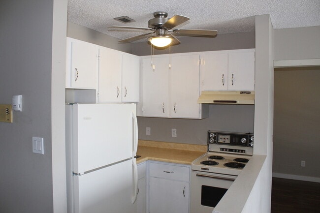 Building Photo - Floyd Manor Apartments