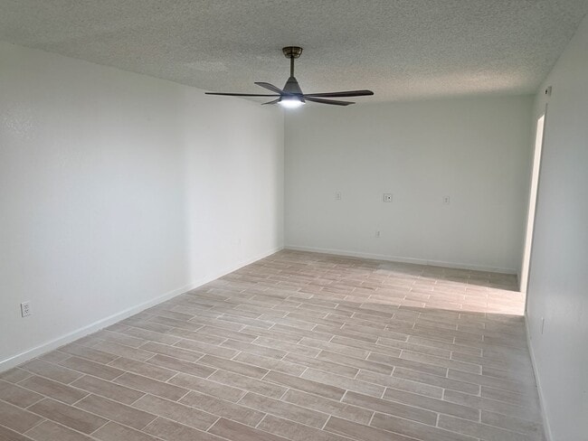 Foto del edificio - 2501 Redbud Ave