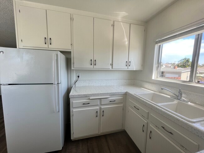 Building Photo - 4344 Ingulf St