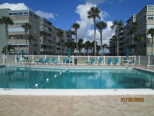 2da vista de la piscina - 2020 N Atlantic Ave