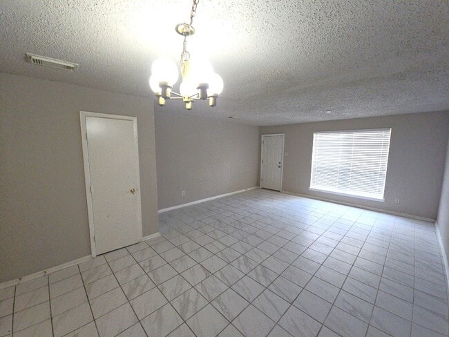 Building Photo - 15625 Weldon Dr