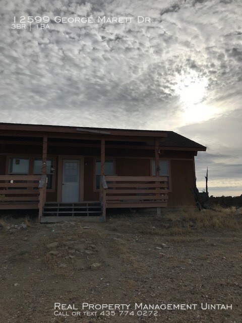 Building Photo - 3 bedroom 1 bath home Mini ranches