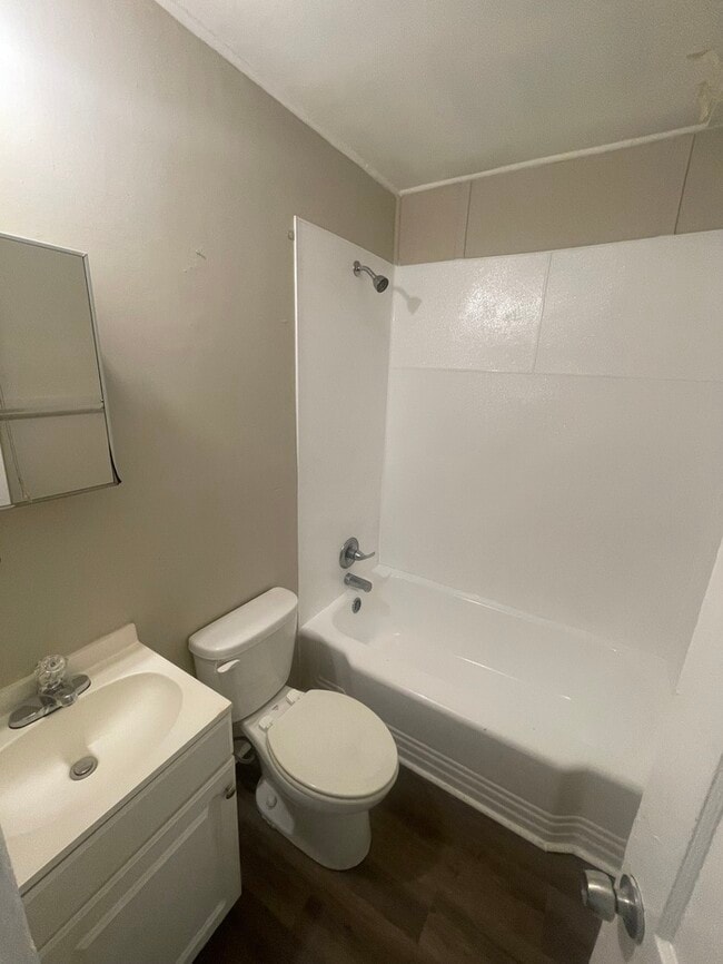Building Photo - 1bd 1ba Duplex for Rent