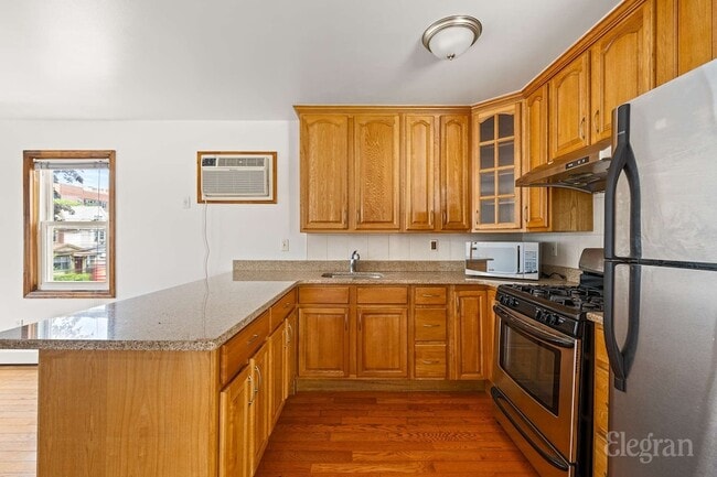 Foto del edificio - 42-85 Hampton Street Unit