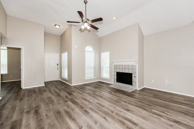 Building Photo - 2124 Creek Royal Dr