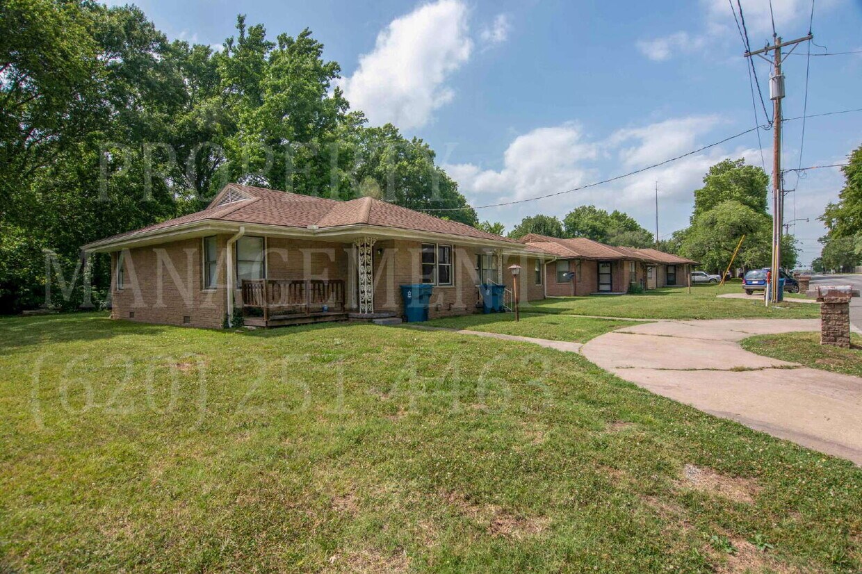 Primary Photo - Charming 2-Bedroom Duplex