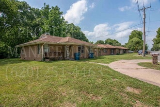 Building Photo - 712 S Cline Rd