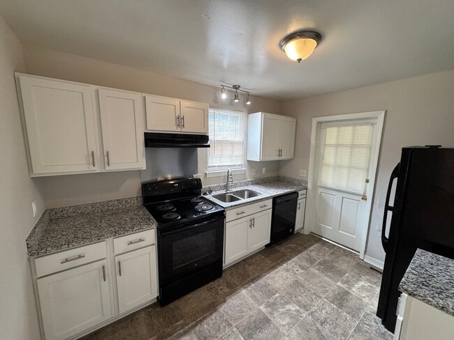 Building Photo - 2116 Finchley Dr