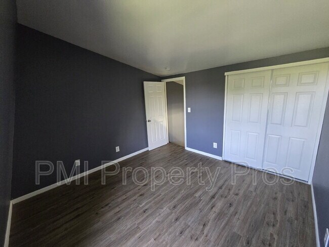 Building Photo - 8842j N 95th St