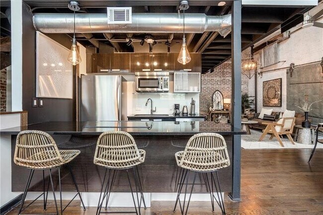 Foto del edificio - 650 Glen Iris Dr NE