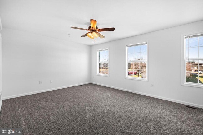 Foto del edificio - 112 Breezewood Dr