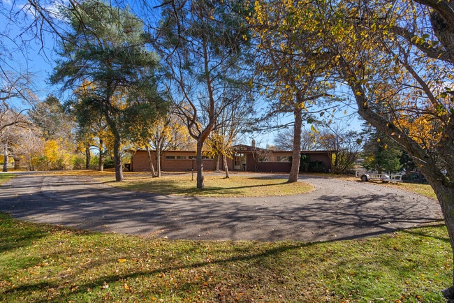 Foto del edificio - 4105 Riverview Dr