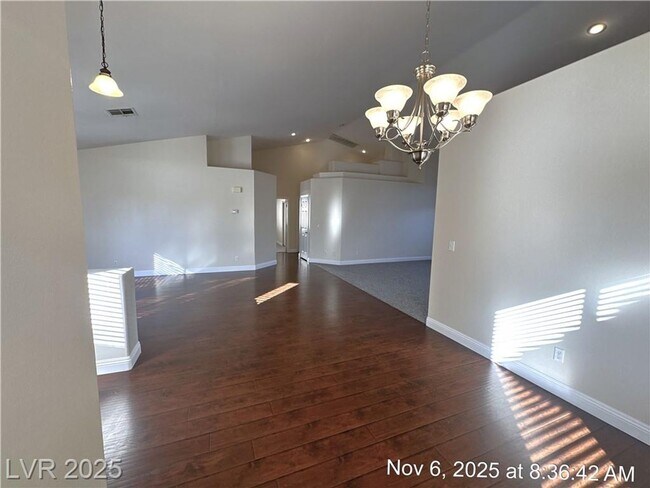 Foto del edificio - OUTSTANDING GUARD GATED COMMUNITY IN THE S...