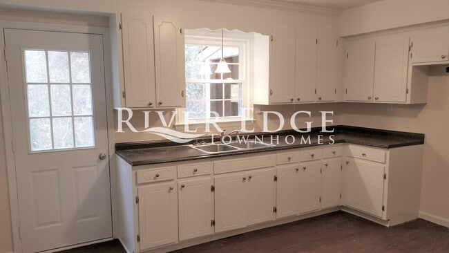 Building Photo - 508 Lusardi Dr