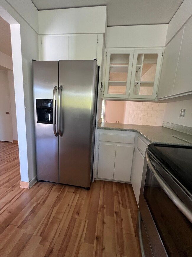 Building Photo - Serene two bedroom condo near Oak Knoll Golf Course | Available Now