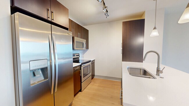 Interior Photo - 100 Pier 4