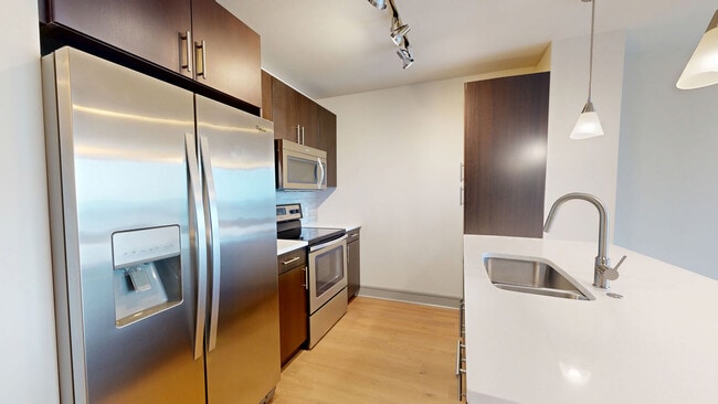 Interior Photo - 100 Pier 4
