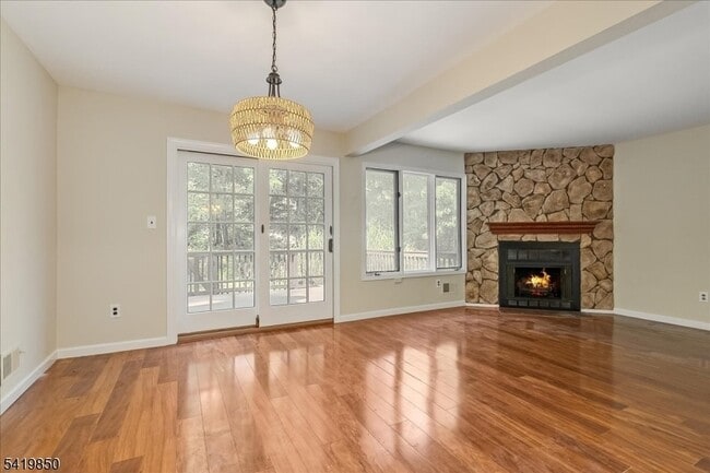 Foto del edificio - 83 Patriots Rd