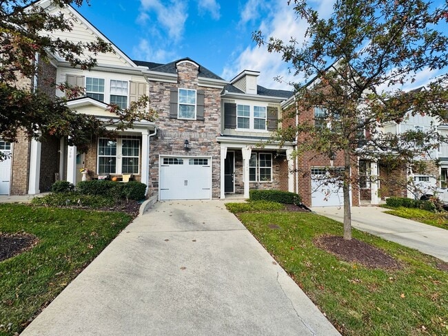 Building Photo - FOR LEASE - 3 bed, 2.5 bath, 1679 sqft townhome