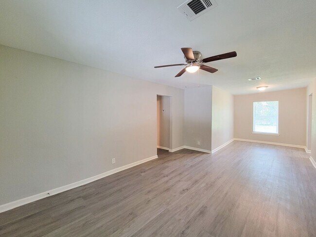 Building Photo - RECENTLY REMODELED 4 BEDROOM 2 BATH LEASE HOME WITH ALL THE UPGRADES.  CHECK THIS OUT.  WON'T LAS...