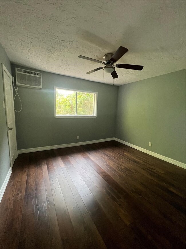 Foto del edificio - 5911 Grace Ln