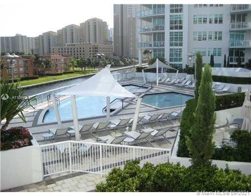Foto del edificio - 3131 NE 188th St