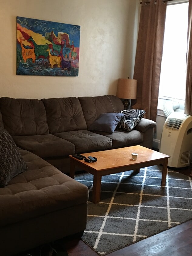 livingroom - 104 Ruth St