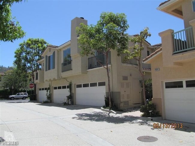 Building Photo - 2 bed, 2 bath Villaggio Penthouse!