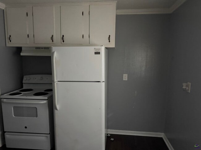 Building Photo - 716 Cornelia Dr