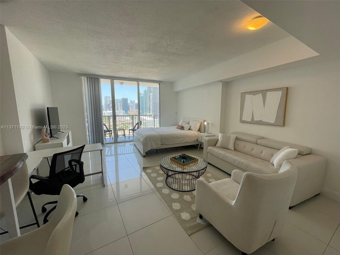 Foto principal - 1717 N Bayshore Dr