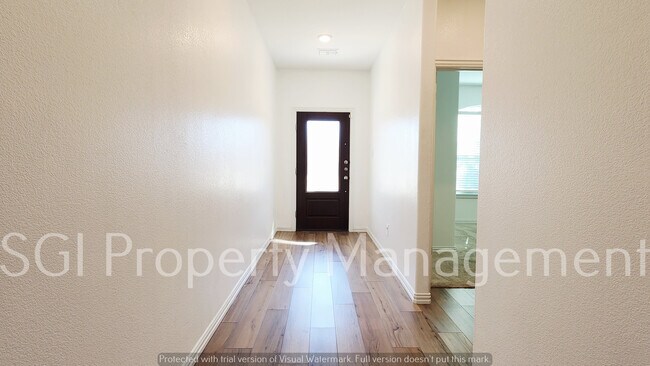 Building Photo - 3805 Thomas Plns Dr