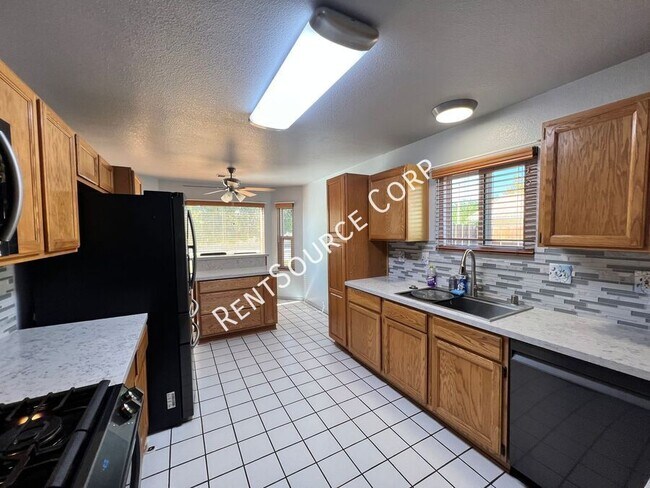 Building Photo - 5831 Evergem Ave