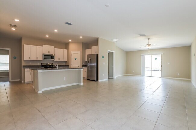 Foto del edificio - 1548 Blue Rose Dr