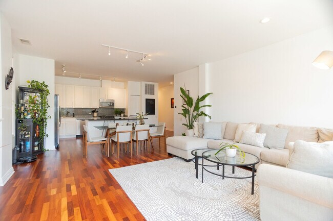 Foto del edificio - 330 N Clinton St