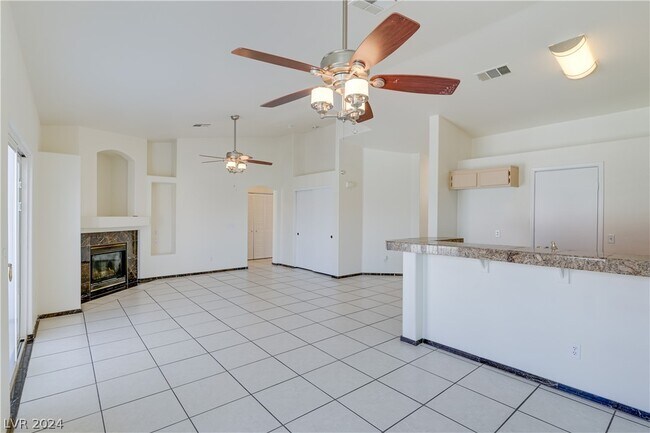Building Photo - 6201 E Lake Mead Blvd