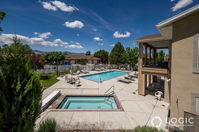 Foto del edificio - 9526 Fairway View Dr S