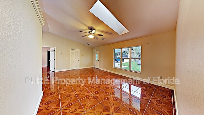 Building Photo - 2 Poplar Ct