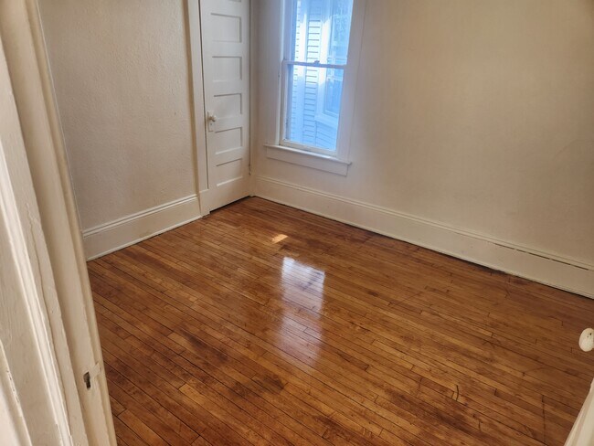 Foto del edificio - 3127 N Bartlett Ave