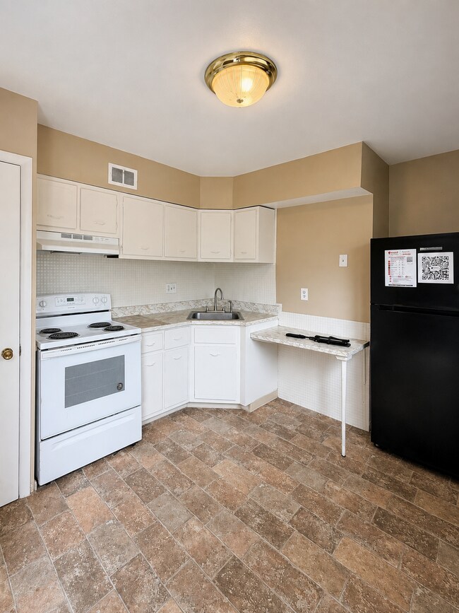 Building Photo - 2631 Tyrell Dr