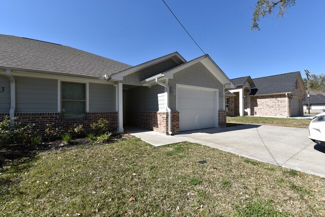 Building Photo - 5553 Hogaboom Rd