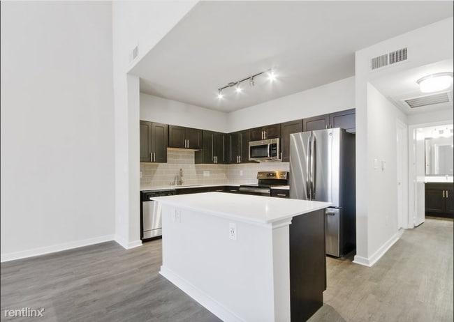 Building Photo - 3 br, 2 bath Flat - 6005 Andover Dr 1,348