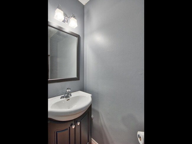 Photo du bâtiment - CORNER 3BD TOWNHOME ON SOUTHDALE RD W