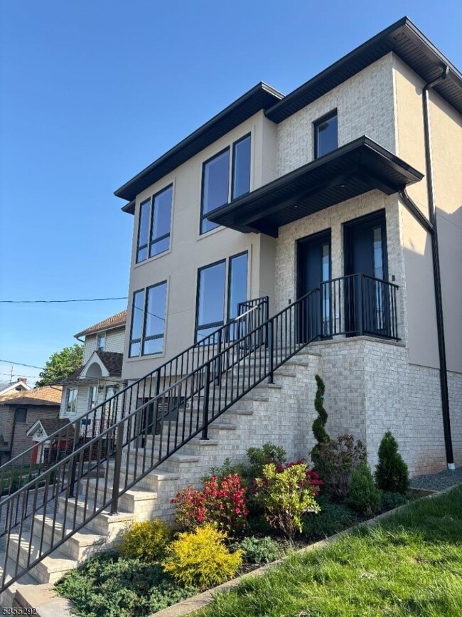 Building Photo - 67 W Harwood Terrace