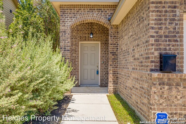 Building Photo - 3 br, 2.5 bath House - 1427 Denver Blvd.