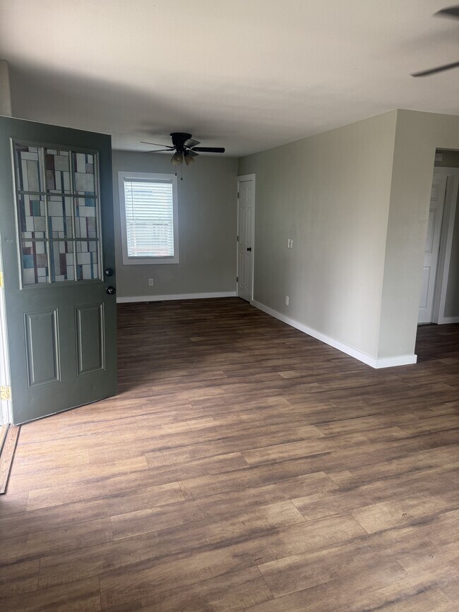 Foto del edificio - 114 S Elm St