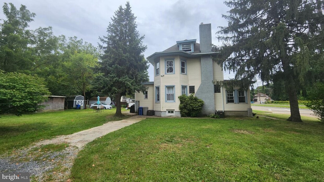 Foto del edificio - 605 Crown Point Rd