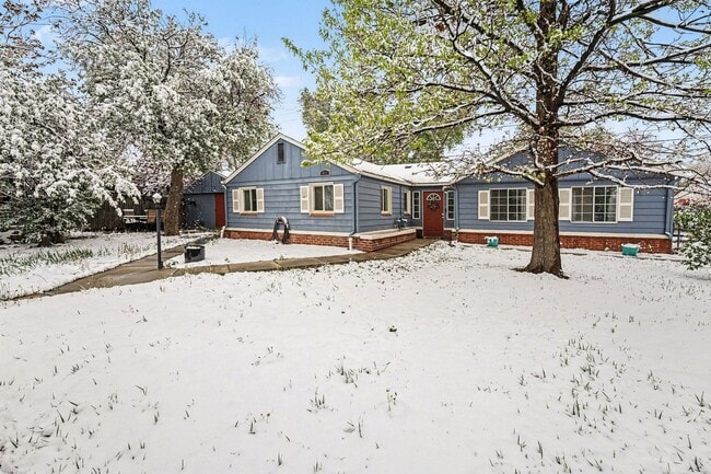 Foto del edificio - Charming 3-Bedroom Home with Garage & Fenced Yard – Great Location