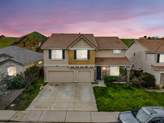 Foto del edificio - EXTRA LARGE HOME AND LOT... NESTLED IN THE ANTIOCH HILLS... 5 BEDS/3 BATHS/LARGE LIVING ROOM AND ...