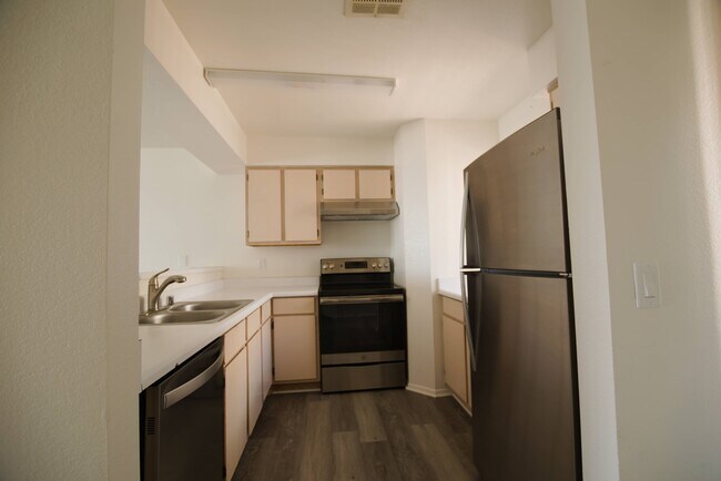 Kitchen - 2076 Mesquite Ln