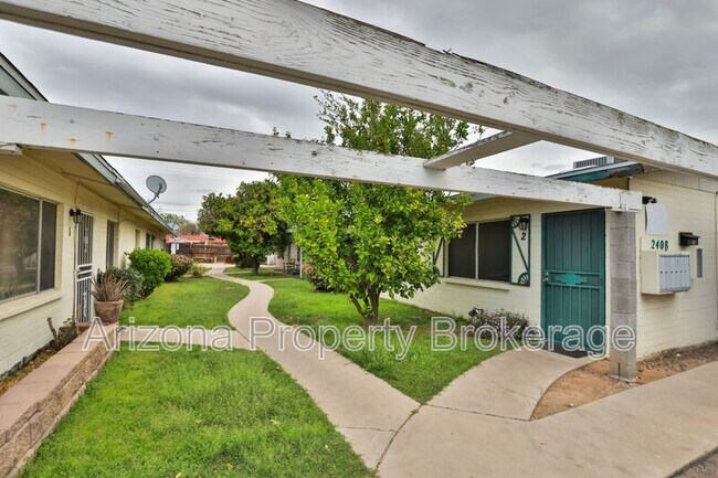 Building Photo - 2408 W Morten Ave